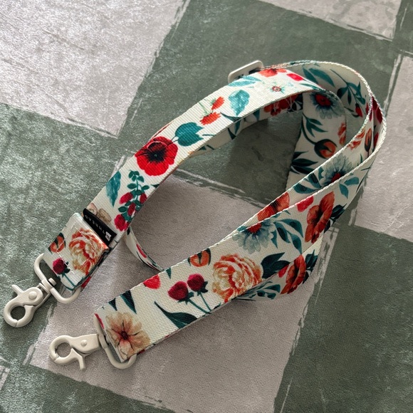 Thread Floral Adjustable Bag Strap - Picture 1 of 2